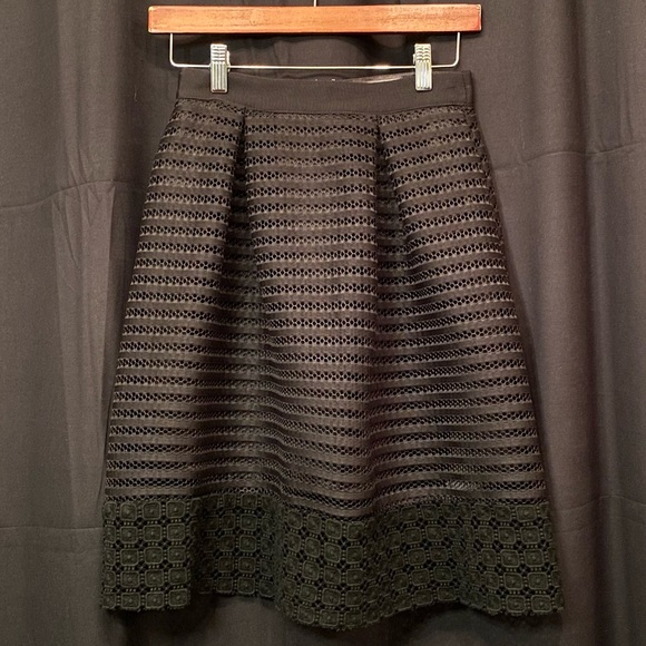 Le Chateau | Knee Length Black Skirt - Picture 1 of 3